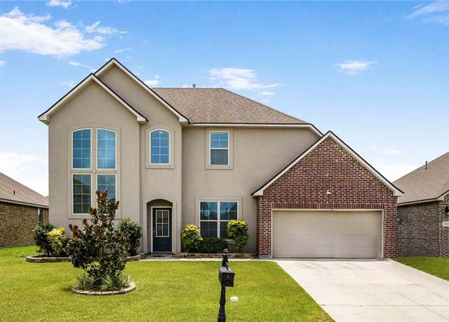 Property at 668 Lakeshore Village Dr E, Slidell, LA 70461, 5 beds, 3 baths