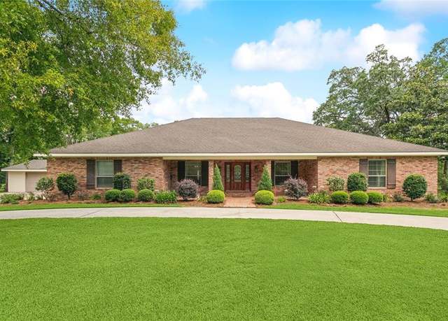 Property at 63 Doubloon Dr, Slidell, LA 70461, 4 beds, 3.5 baths