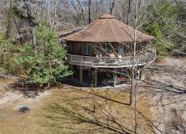 Property at 601 Liberty Rd, Picayune, MS 39466, 5 beds, 4 baths