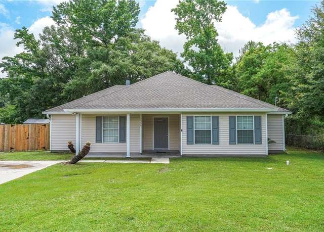 Property at 1556 Cherry St, Slidell, LA 70460, 3 beds, 2 baths