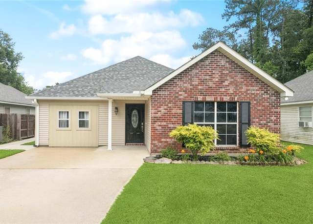 Property at 2171 Ozone Pl, Mandeville, LA 70448, 3 beds, 2 baths