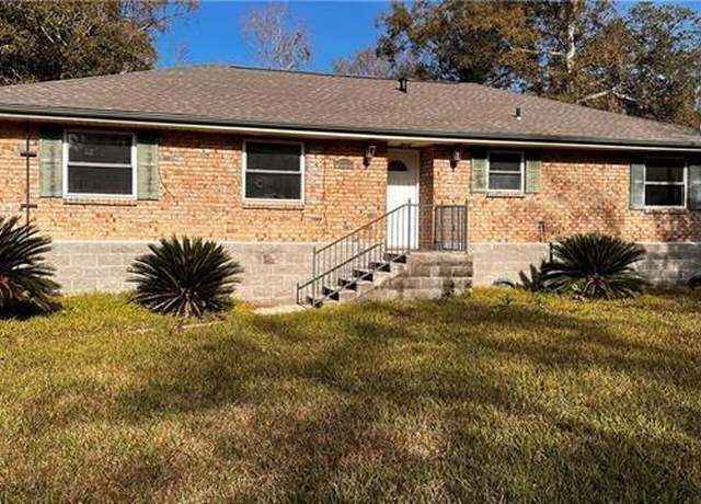 Property at 2008 Bluebird St, Slidell, LA 70460, 3 beds, 1.5 baths