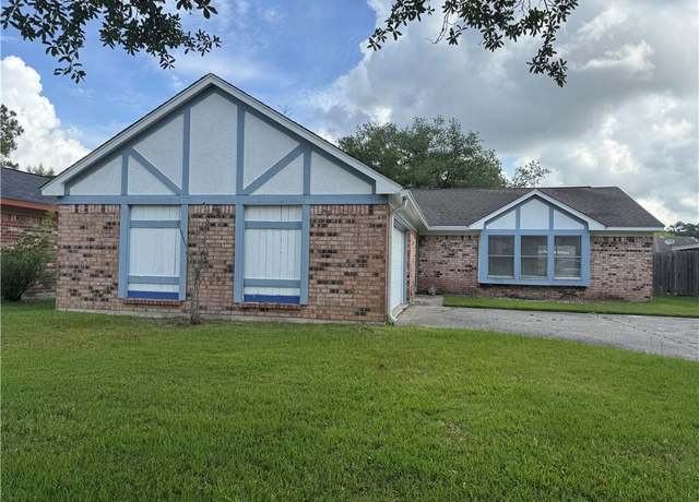 Property at 204 Portsmouth Dr, Slidell, LA 70460, 3 beds, 2 baths