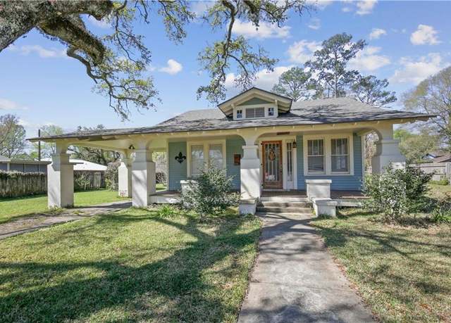 Property at 465 S 1st St, Ponchatoula, LA 70454, 3 beds, 2 baths