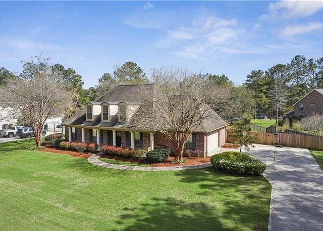 Property at 207 Thornwood Dr, Covington, LA 70435, 5 beds, 3 baths