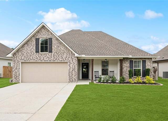 Property at 11557 Woodbluff Dr, Covington, LA 70433, 4 beds, 2 baths