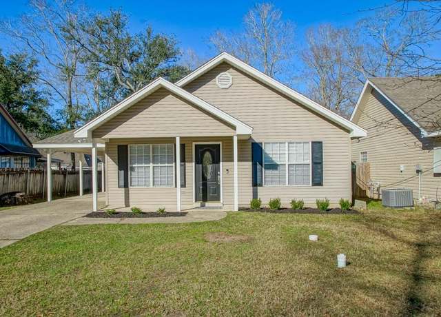 Property at 2304 Pelican St, Slidell, LA 70460, 3 beds, 2 baths