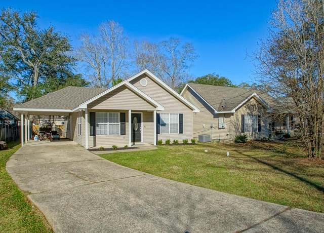 Property at 2304 Pelican St, Slidell, LA 70460, 3 beds, 2 baths