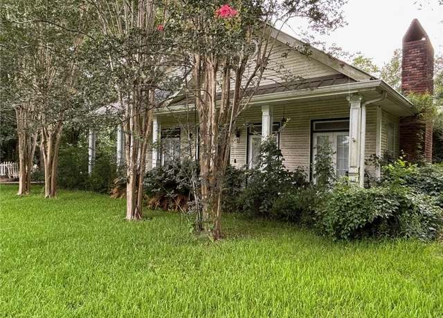 Property at 72075 Gum St, Abita Springs, LA 70420, 4 beds, 3 baths