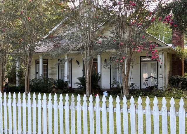 Property at 72075 Gum St, Abita Springs, LA 70420, 4 beds, 3 baths