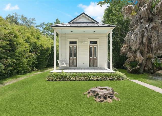 Property at 2027 Monroe St, Mandeville, LA 70448, 2 beds, 1 bath