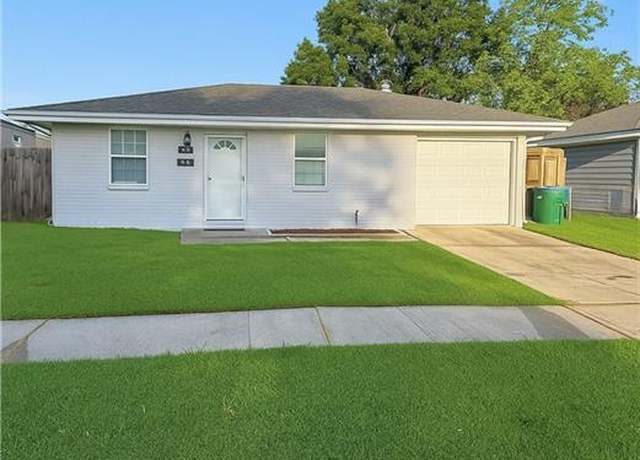 Property at 3278 Glen Eagle Ln, Kenner, LA 70065, 3 beds, 2 baths