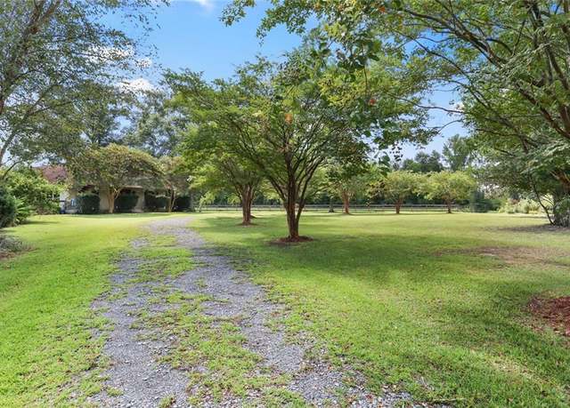 Property at 81439 Jim Sharp Rd, Covington, LA 70435, 4 beds, 2.5 baths