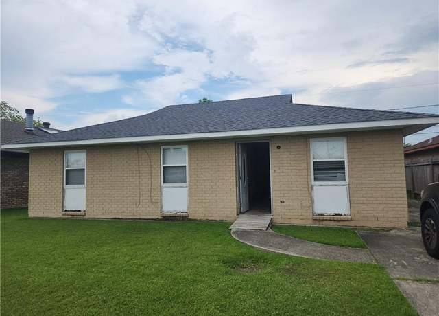 Property at 2312 Williamsburg Dr, La Place, LA 70068, 3 beds, 1.5 baths