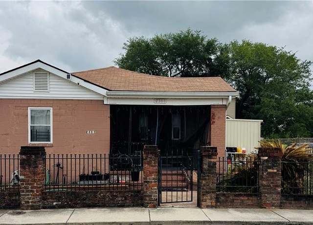 Property at 2311 Winthrop St, New Orleans, LA 70117, 2 beds, 1 bath