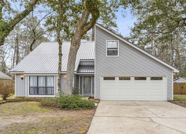 Property at 40 Deloaks Dr, Madisonville, LA 70447, 4 beds, 2.5 baths