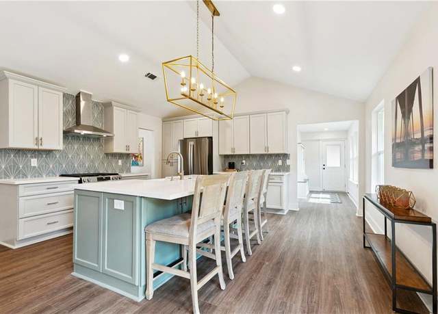 Property at 1109 Manson St, Metairie, LA 70001, 4 beds, 2 baths