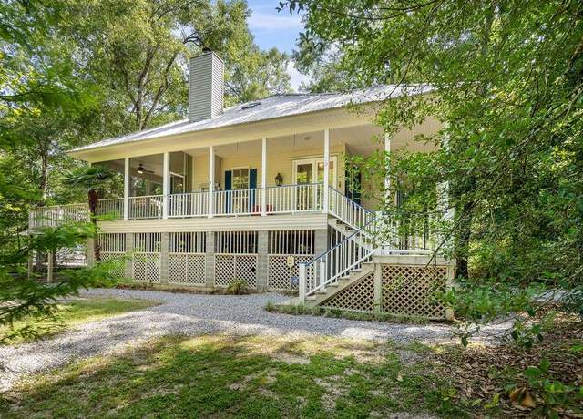 Property at 20 Poplar Dr, Covington, LA 70433, 2 beds, 2.5 baths