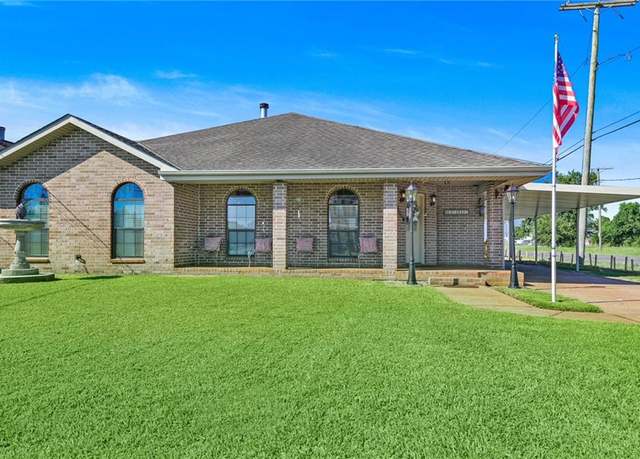 Property at 6900 Royal St, Arabi, LA 70032, 3 beds, 2 baths