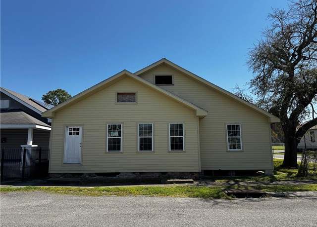 Property at 2003 Spain St, New Orleans, LA 70117, 5 beds, 3 baths