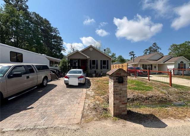 Property at 1502 Jasmine St, Mandeville, LA 70448, 3 beds, 2 baths