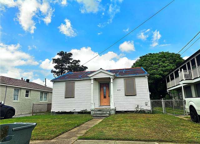 Property at 805 E Damour St, Chalmette, LA 70043, 3 beds, 1 bath