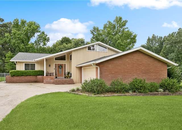 Property at 1702 Louis Ln, Bogalusa, LA 70427, 4 beds, 2.5 baths