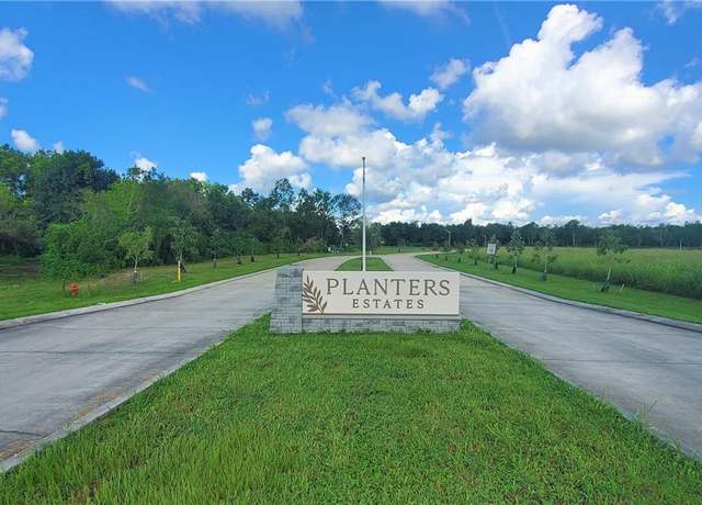 Property at 165 Chancellor Dr, Belle Chasse, LA 70037