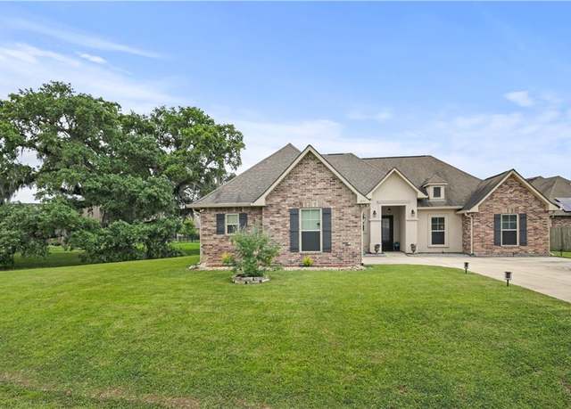 Property at 341 Old Place Ln, Madisonville, LA 70447, 4 beds, 2 baths