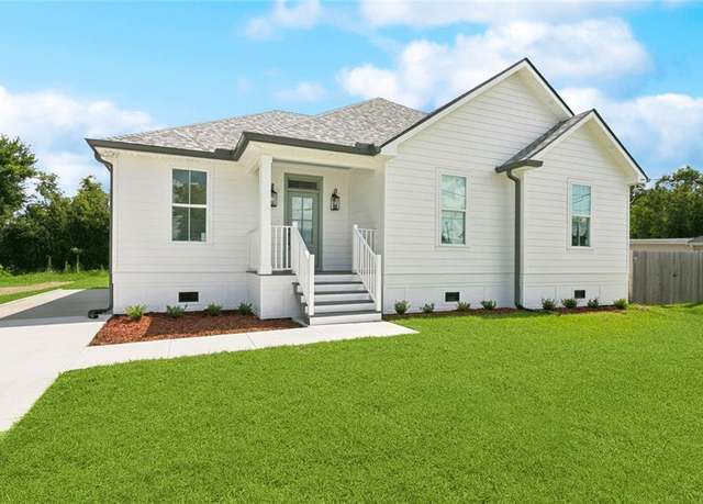 Property at 7211 Claiborne Ct, Arabi, LA 70032, 3 beds, 2 baths
