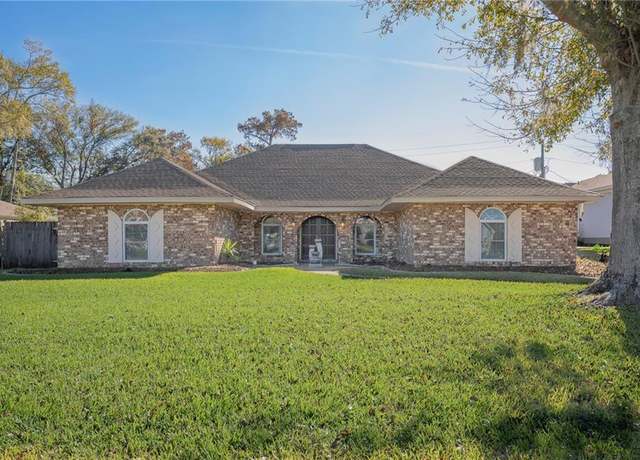 Property at 2014 Ormond Blvd, Destrehan, LA 70047, 3 beds, 2.5 baths