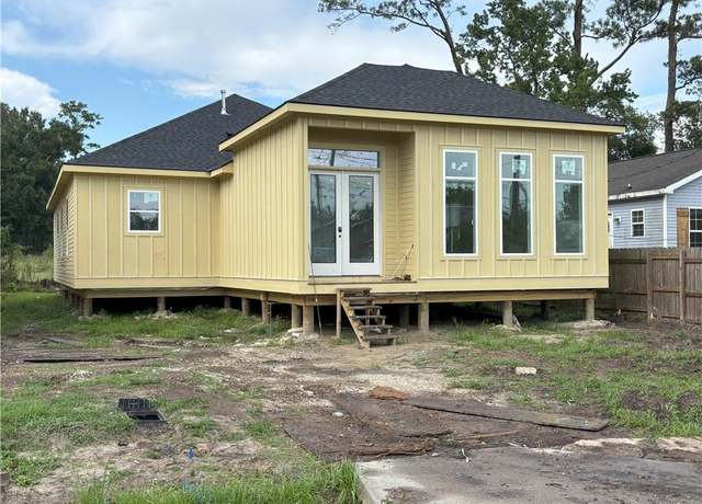 Property at 2335 Orleans St, Mandeville, LA 70448, 4 beds, 2.5 baths