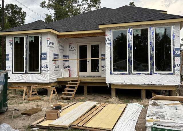 Property at 2337 Orleans St, Mandeville, LA 70448, 4 beds, 3 baths