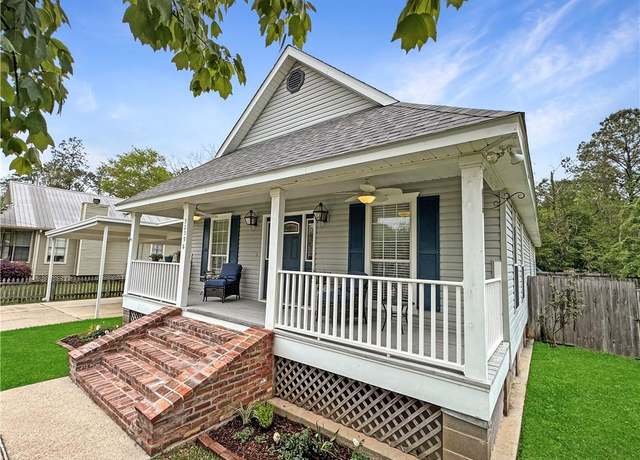 Property at 32996 Peters St, Abita Springs, LA 70420, 3 beds, 2 baths