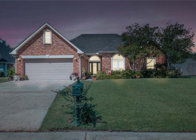 Property at 172 W Lakeview Dr, La Place, LA 70068, 4 beds, 2 baths
