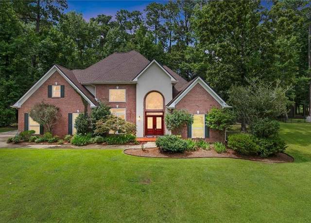 Property at 8063 Winners Cir, Mandeville, LA 70448, 4 beds, 3.5 baths