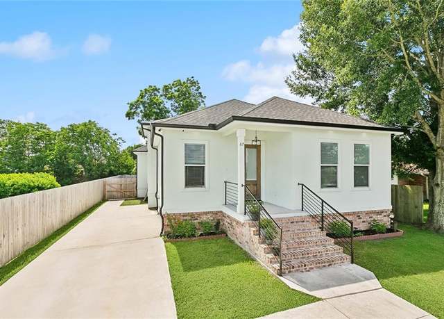 Property at 67 W Claiborne Sq, Chalmette, LA 70043, 3 beds, 2 baths