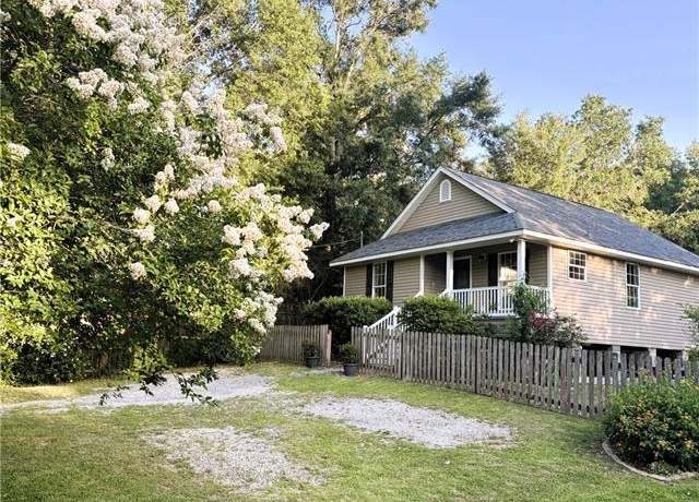 Property at 411 W 11th Ave, Covington, LA 70433, 2 beds, 1.5 baths