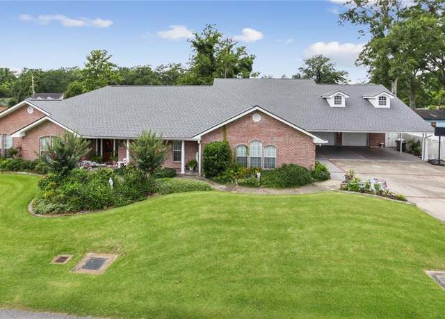 Property at 330 Saint Nicholas St, Luling, LA 70070, 4 beds, 3 baths