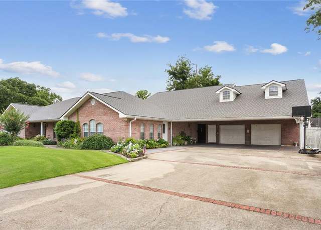 Property at 330 Saint Nicholas St, Luling, LA 70070, 4 beds, 3 baths