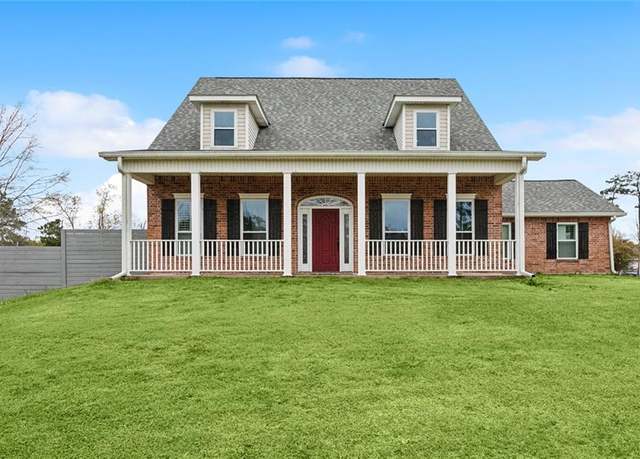 Property at 1085 Claire Dr, Slidell, LA 70461, 4 beds, 2.5 baths