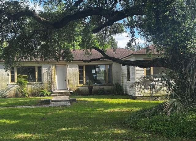 Property at 7930 Haynes Blvd, New Orleans, LA 70126, 4 beds, 2 baths