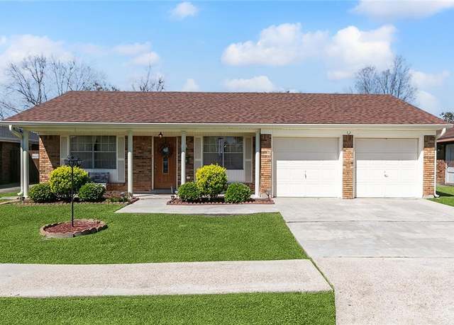 Property at 210 Vermillion Dr, Gretna, LA 70056, 3 beds, 2 baths
