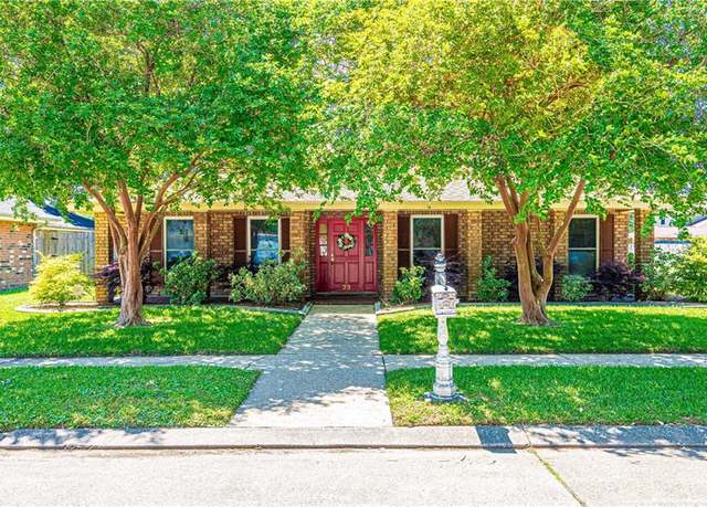 Property at 33 Normandy Dr, Kenner, LA 70065, 4 beds, 2 baths