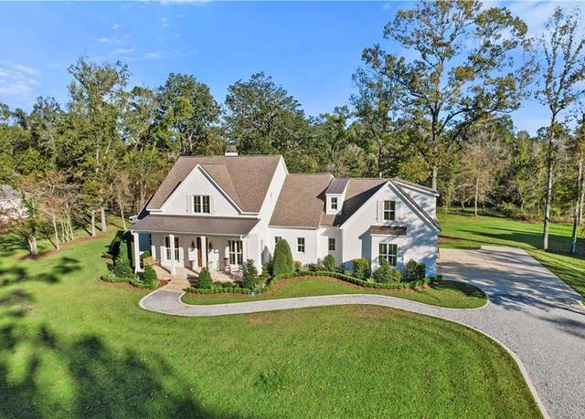 Property at 121 Pontchartrain Oaks Dr, Madisonville, LA 70447, 6 beds, 4.5 baths