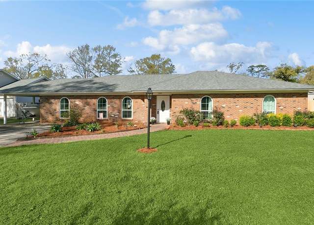 Property at 240 Carole Dr, Mandeville, LA 70448, 4 beds, 2 baths