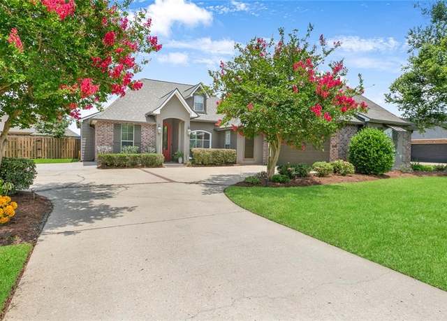 Property at 7018 Pelican Crossing Dr, Gonzales, LA 70737, 4 beds, 2.5 baths