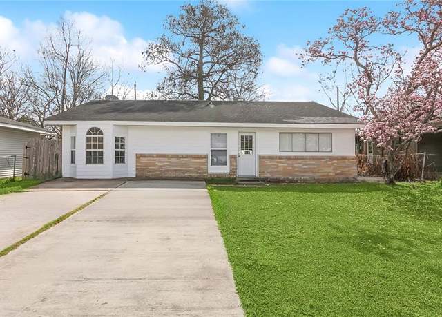 Property at 1932 Stumpf Blvd, Gretna, LA 70056, 4 beds, 2 baths
