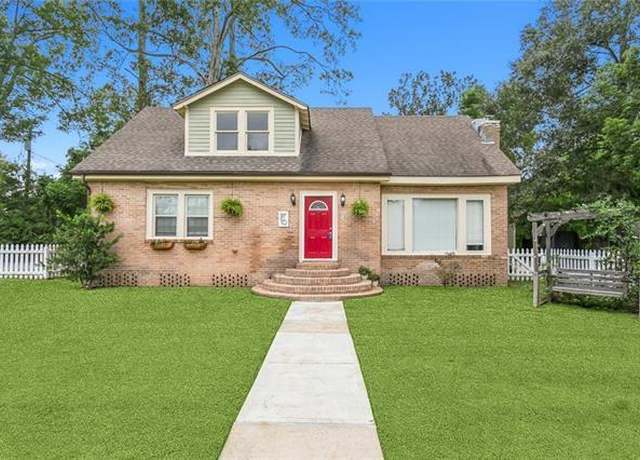 Property at 1555 7th St, Slidell, LA 70458, 4 beds, 2 baths