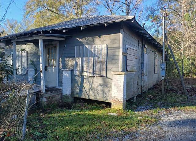 Property at 1021 Ann St, Bogalusa, LA 70427, 3 beds, 2 baths